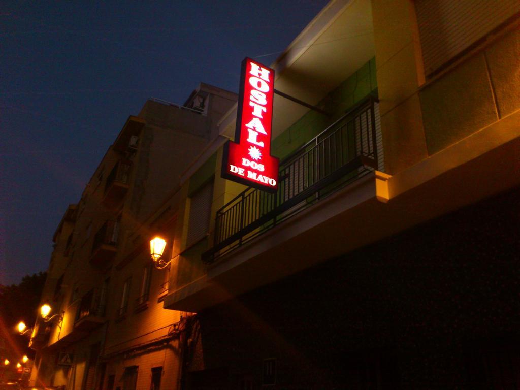 Hostal Dos De Mayo Paterna Exterior photo